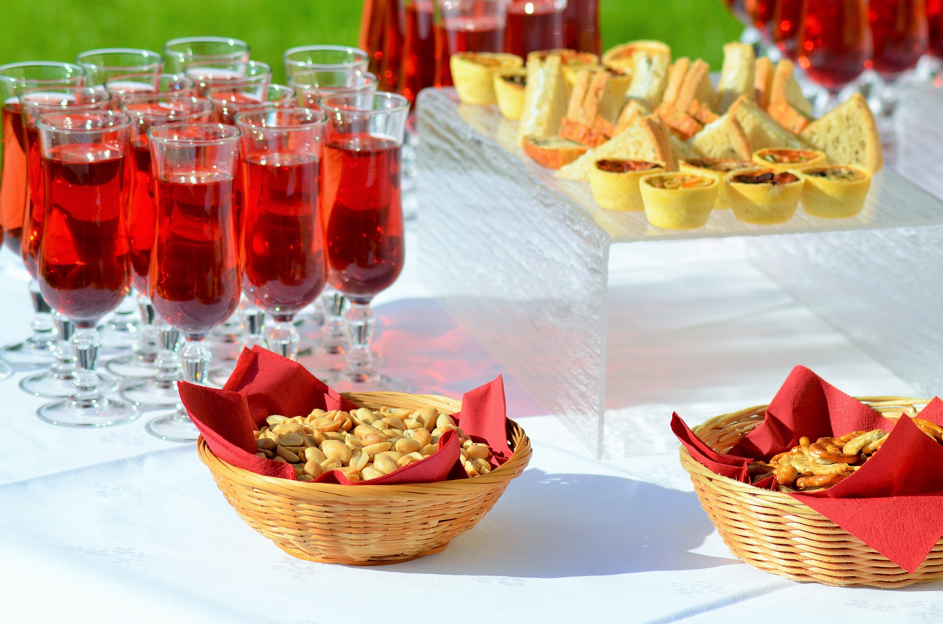 tavolo aperitivo.jpg